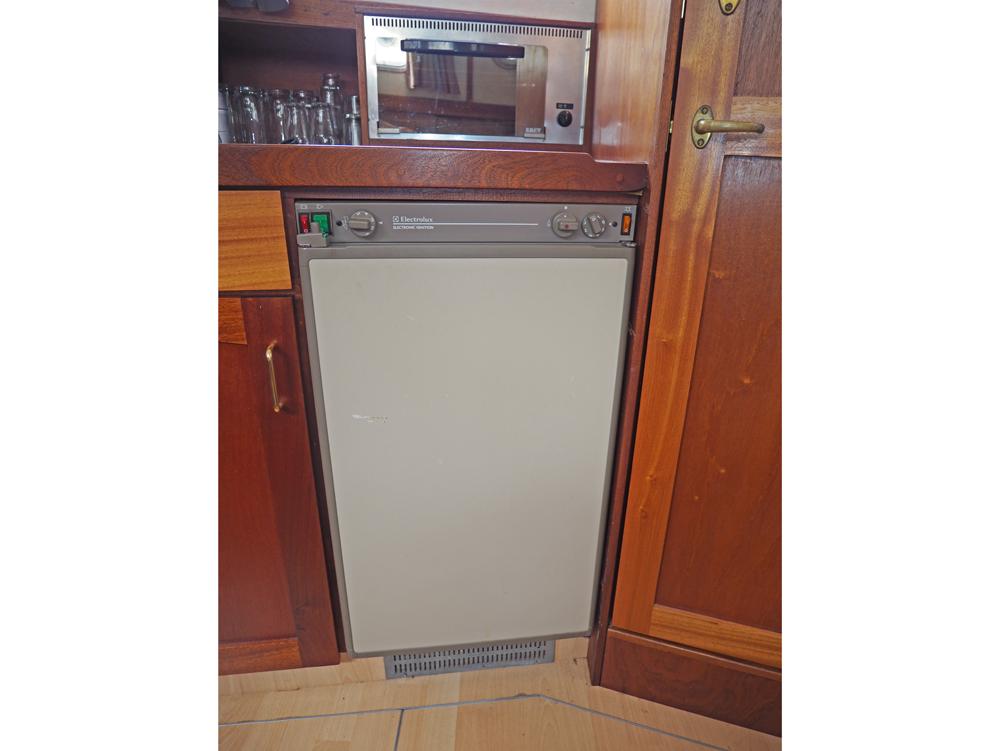 Saloon, Accommodation